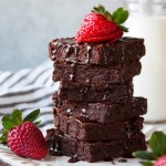 με το piggy brownies μπορουμε να φτιαξουμε λαχταριστα και να τα απολαυσουμε με παγωτο η να τα απογειωσουμε κανοντας πολλους συνδυασμους γεμισεων και γευσεων braounis